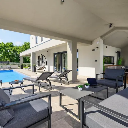 Nobu Hébergement de vacances