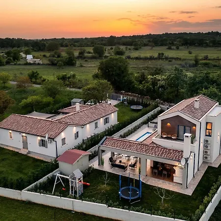 Nobu Hébergement de vacances *