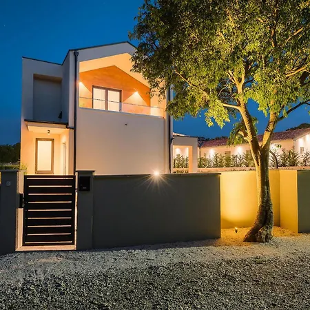 Nobu Hébergement de vacances Pula