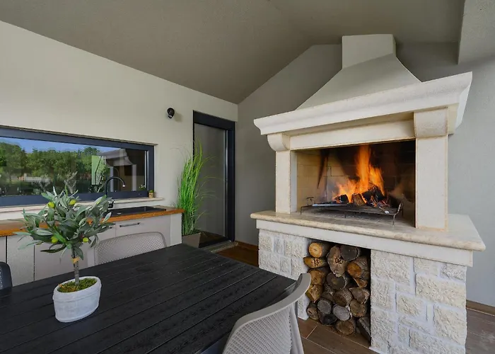 Nobu بيت للعطل بولا